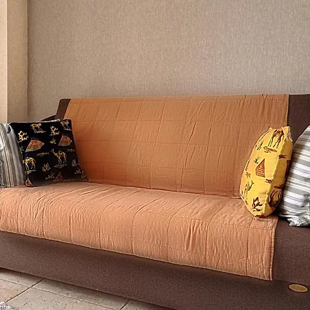 In The Heart Of City, 1-2 Bedrooms With An In-house Restaurant Apartment