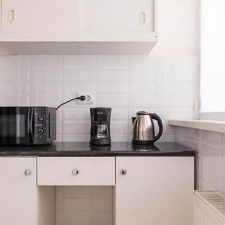 In The Heart Of City, 1-2 Bedrooms With An In-house Restaurant Apartment