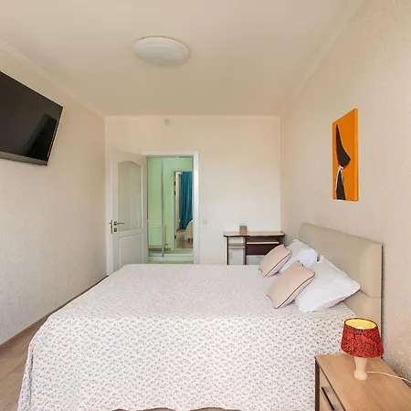 In The Heart Of City, 1-2 Bedrooms With An In-house Restaurant * Chisinau