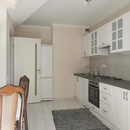 In The Heart Of City, 1-2 Bedrooms With An In-house Restaurant * Chisinau