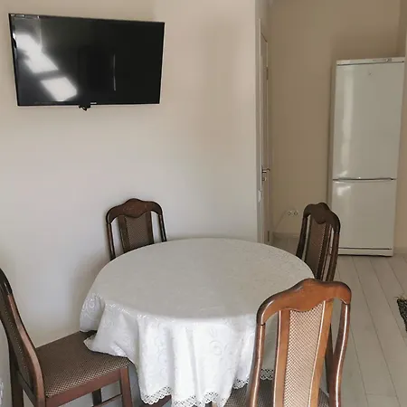 In The Heart Of City, 1-2 Bedrooms With An In-house Restaurant Apartment
