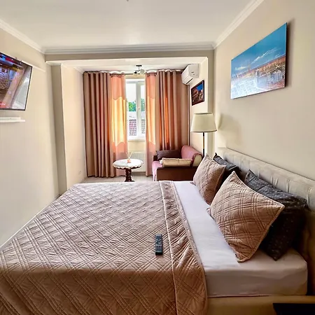 Apartment In The Heart Of City, 1-2 Bedrooms With An In-house Restaurant Chisinau