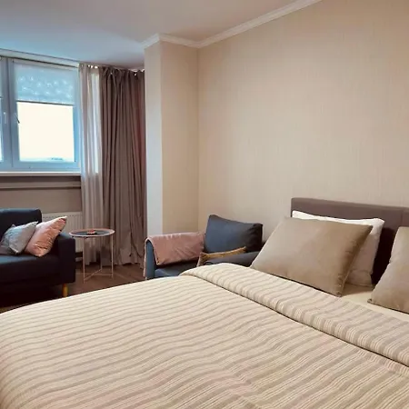 In The Heart Of City, 1-2 Bedrooms With An In-house Restaurant *