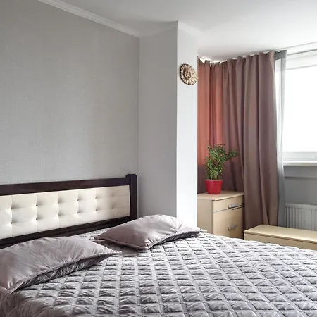 In The Heart Of City, 1-2 Bedrooms With An In-house Restaurant Apartment *